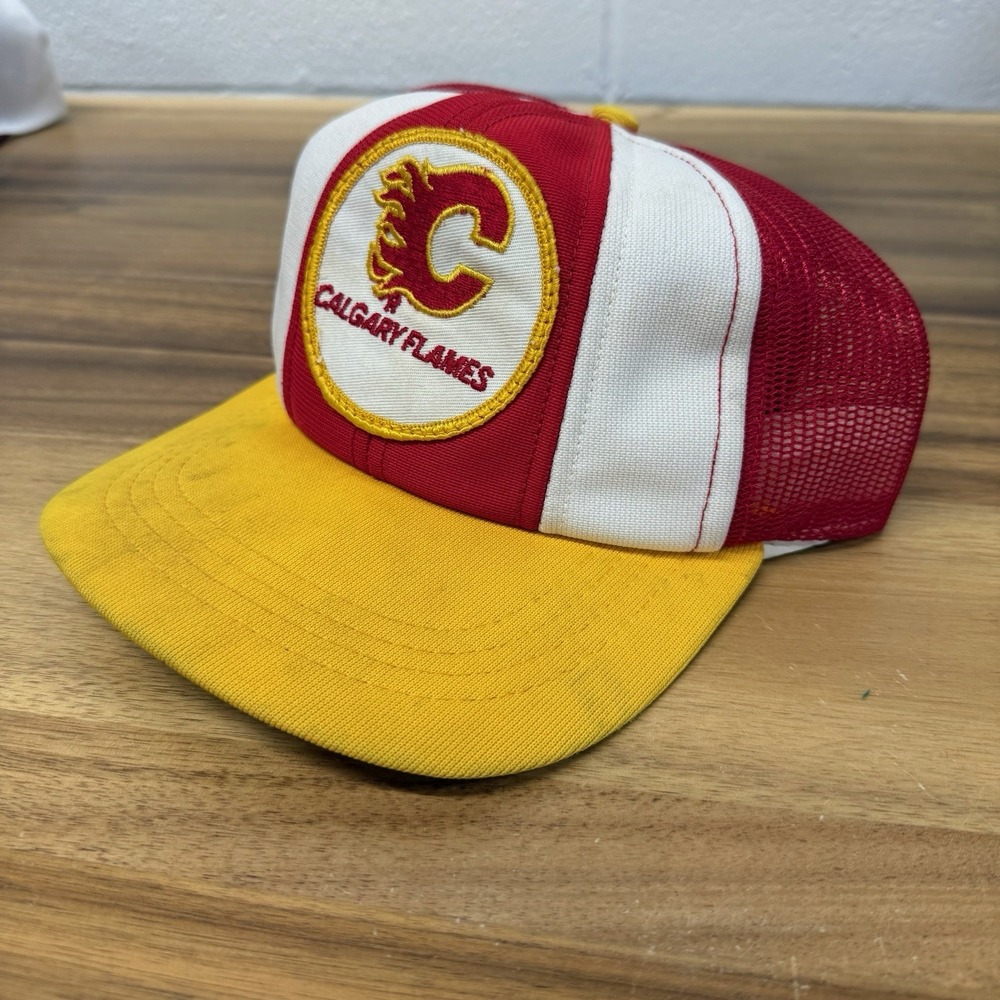 Vintage 90s Calgary Flames Patch Trucker Hat SnapBack NHL Hockey Red White
